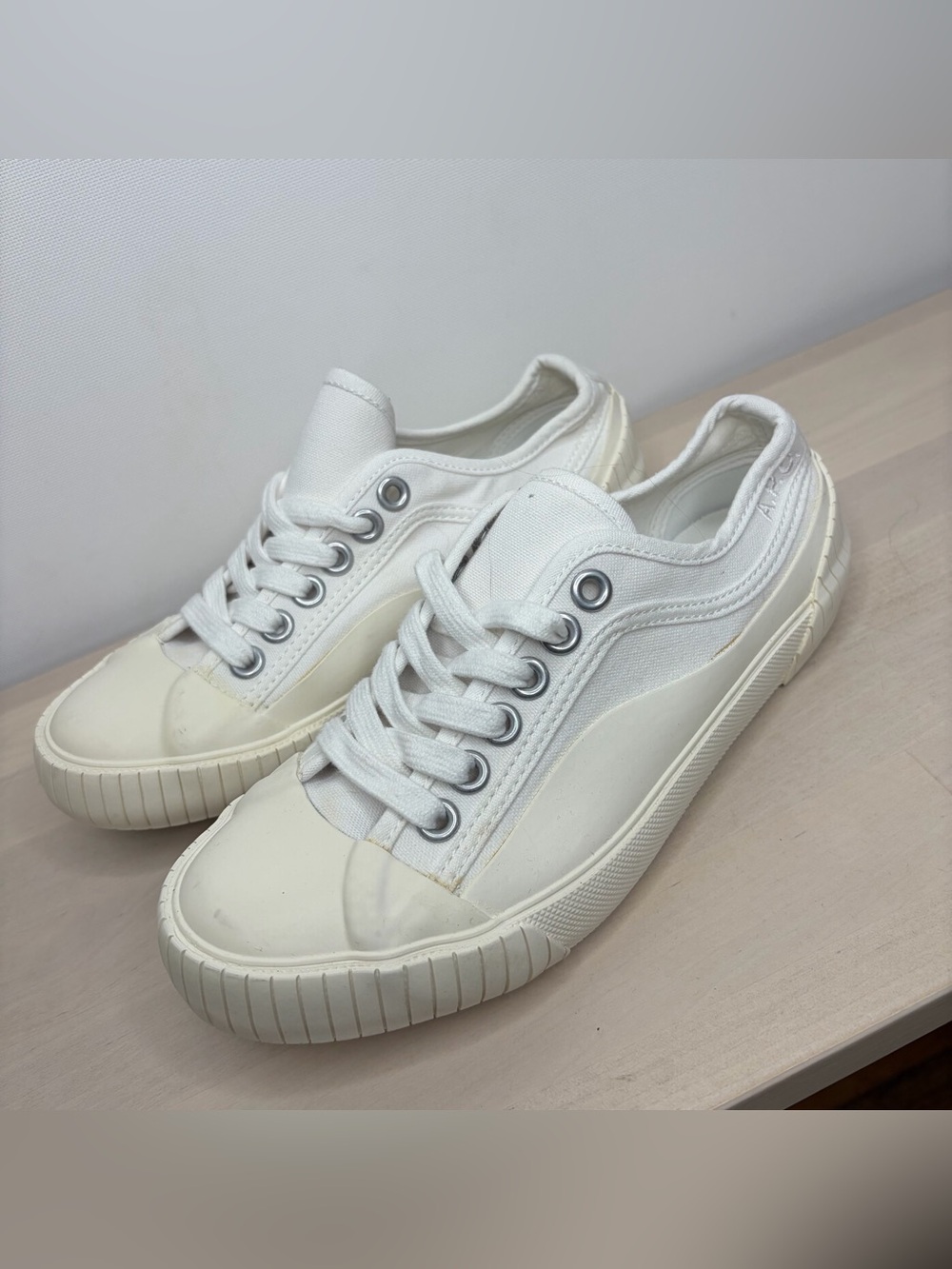 A.P.C. White Canvas Low-Top Sneakers